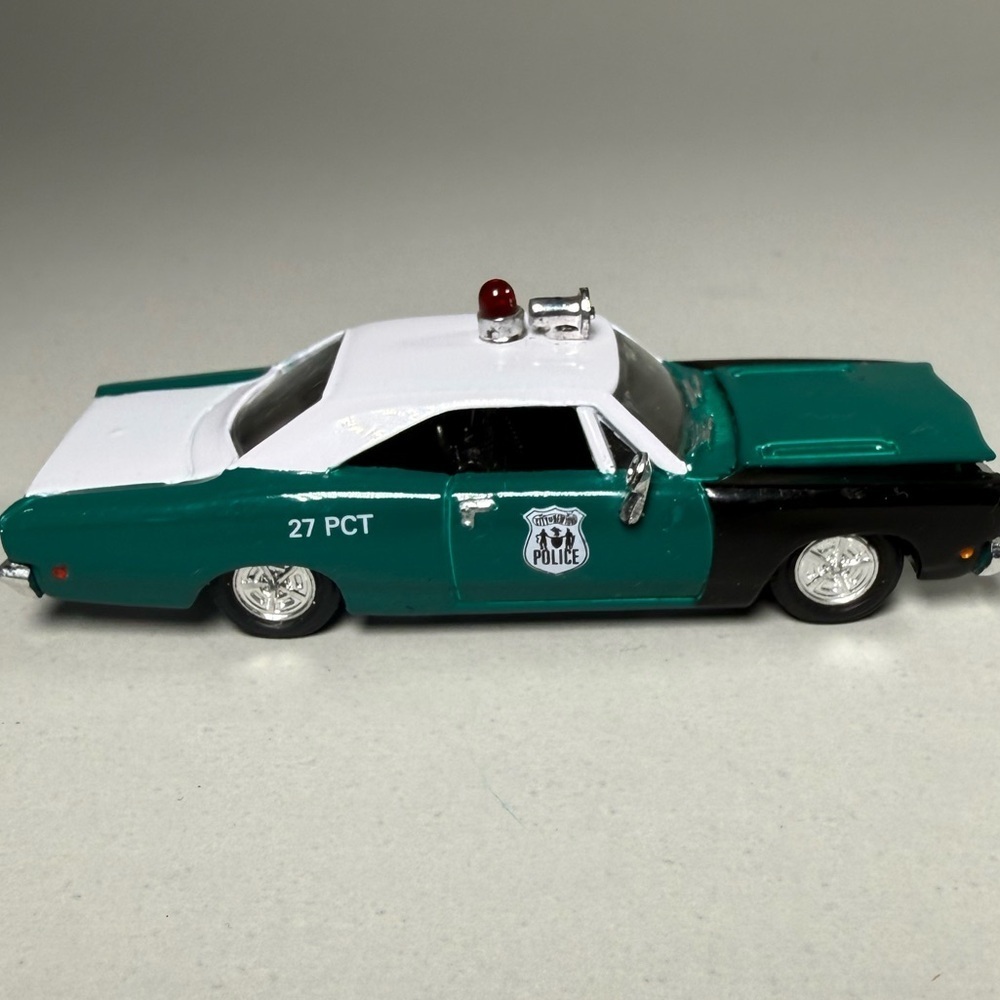 Racing Champions 1968 Plymouth New York City Police Die-Cast 1:64